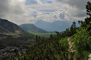 80 Il sentiero 101 di discesa dalla Bocchetta dei Mughi ai Piani di Bobbio